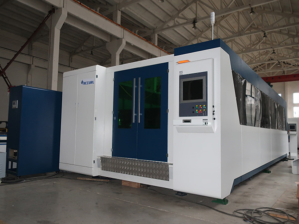 2500w Пълен Затворен Pattle Таблица Fiber Лазерно рязане машина