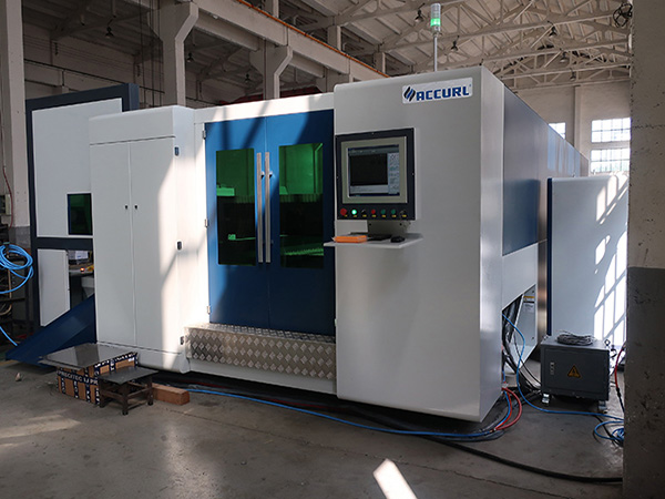 Машина за рязане с влакнеста лазер 3000W с двойна промяна на палети