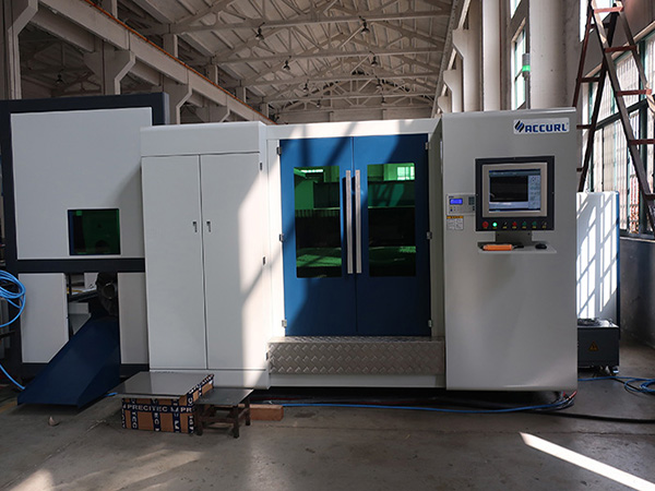 CNC 3000W Неръждаема въглеродна стомана Fiber лазерно рязане машина цена