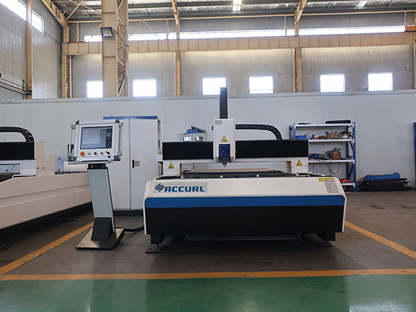 Добра продажба CNC Raycus влакна лазерно рязане машина 1000W