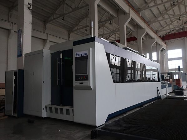 IPG лазерен източник на плоча от неръждаема стомана метална тръба cnc лазерна машина за рязане цена